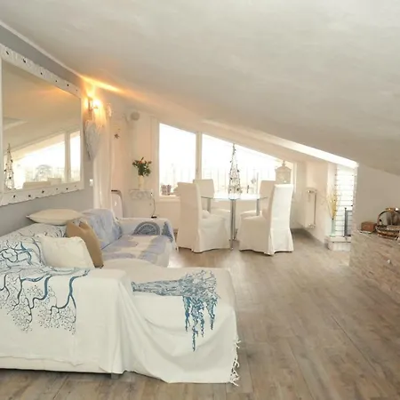 Mansarda White Dream Apartment *